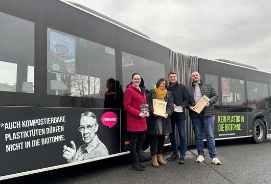 Bus wirbt: Kein Plastik in die Biotonne!